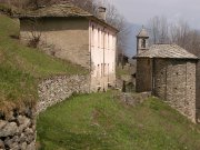 Scuole e Chiesa della
fine del 1800, a Boillas
(7914 bytes)